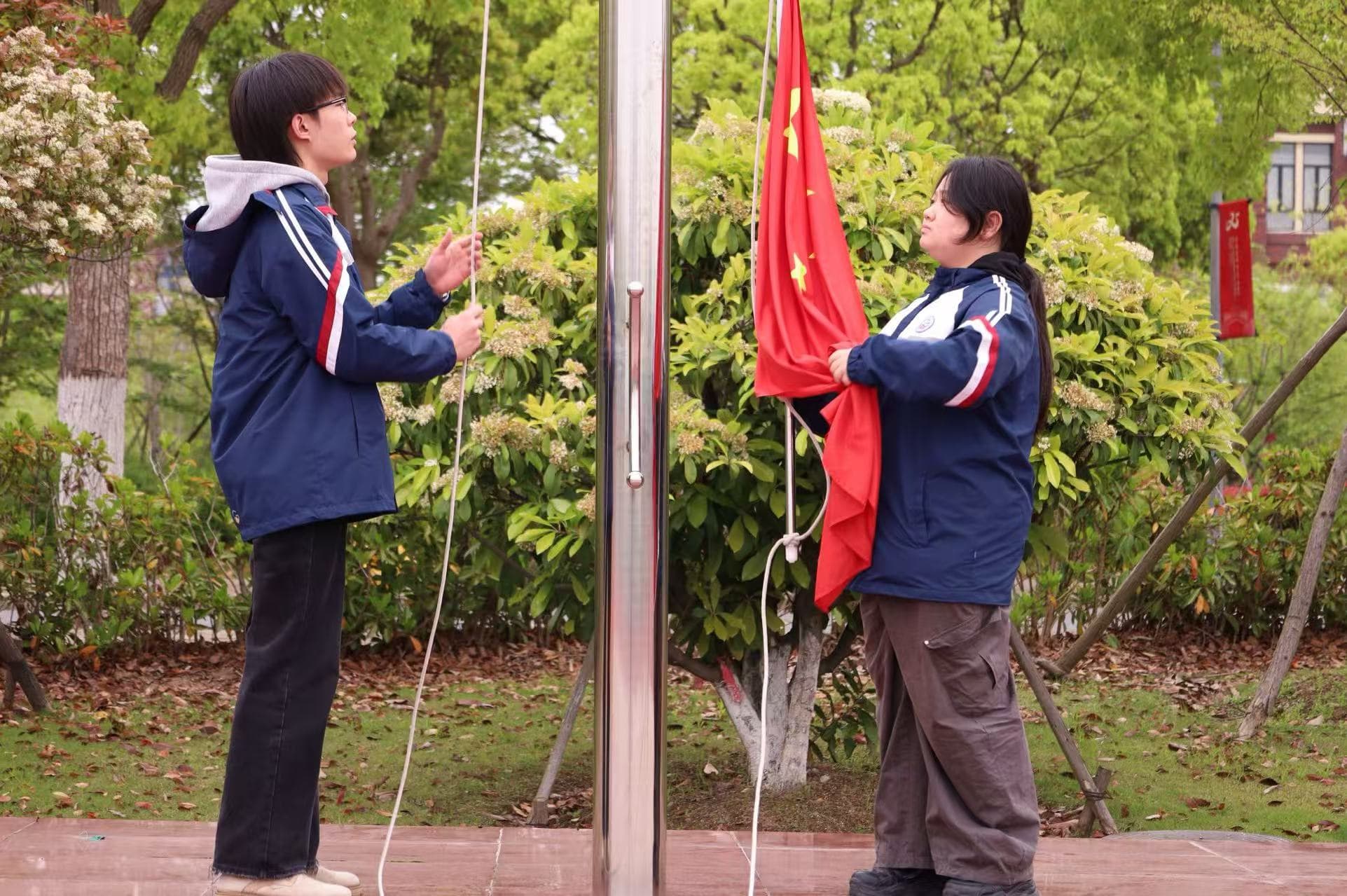 书香满校园，阅读伴成长｜上海建桥融高第八周升旗仪式圆满举行封面图